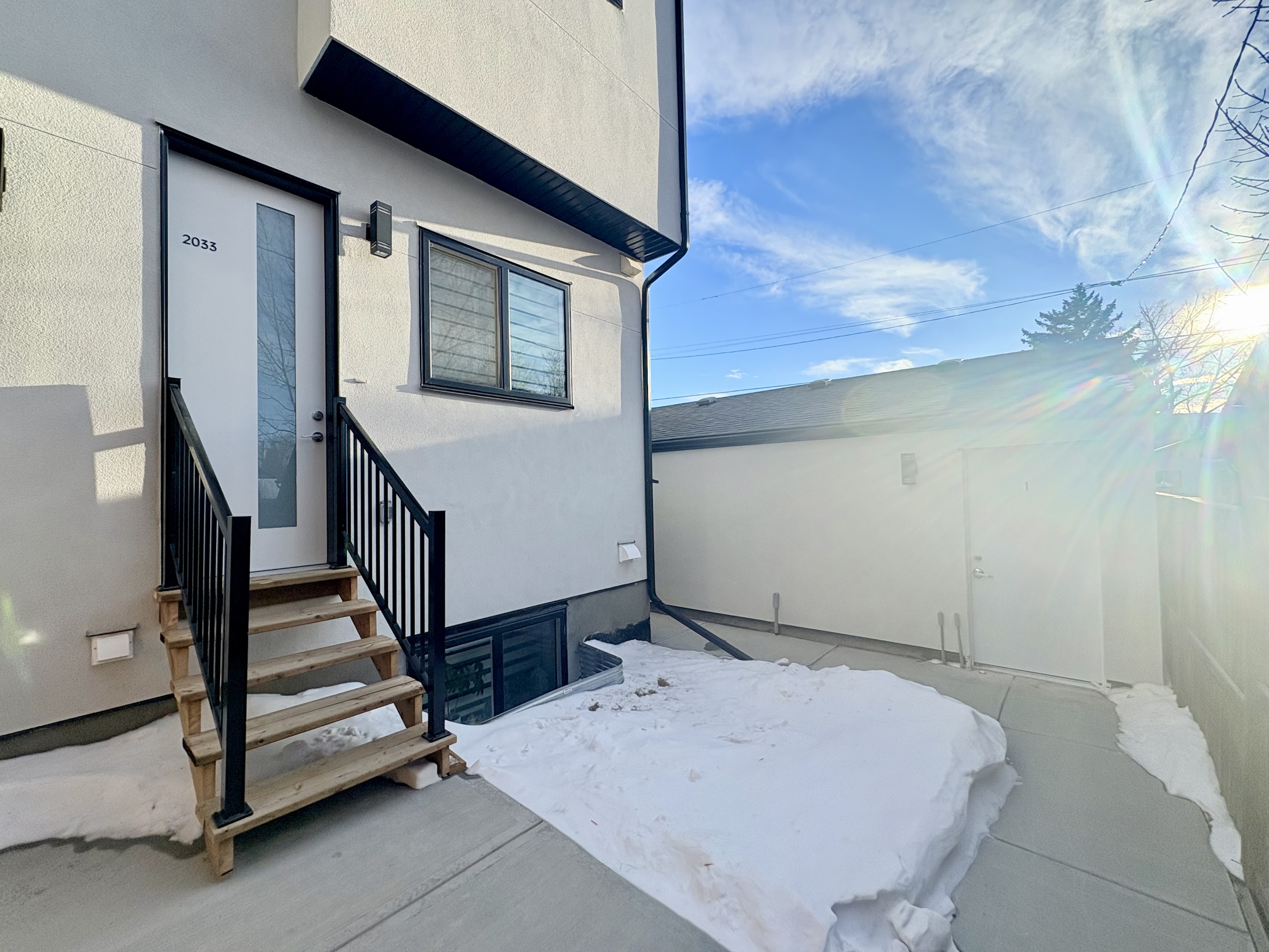 2033 48 St NW